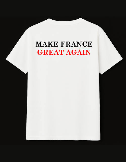 T-shirt français Make France Great Again blanc face
Homme portant un t-shirt français MFGA coton lourd
Détail impression double presse t-shirt MFGA
T-shirt français rouge trois couleurs drapeau